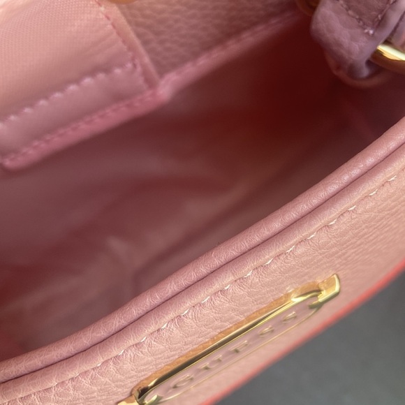 New GUESS Crossbody Bag - Picture 6 of 6